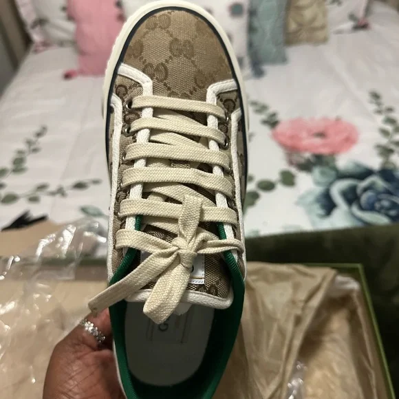 Gucci shoes never worn looking for new home - Picture 3 of 4